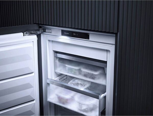 Miele FNS 7770 E Όρθιος Καταψύκτης 213lt No Frost