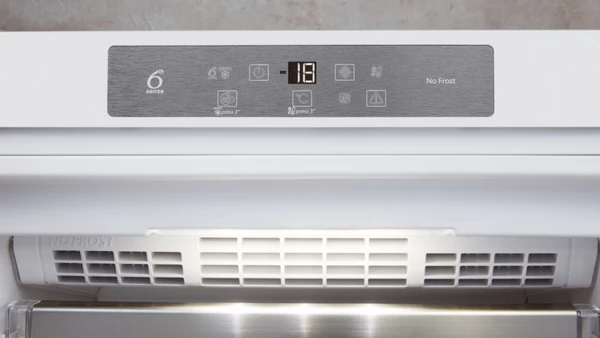 Whirlpool UW8 F2Y WBI F 2 Όρθιος Καταψύκτης 236lt No Frost